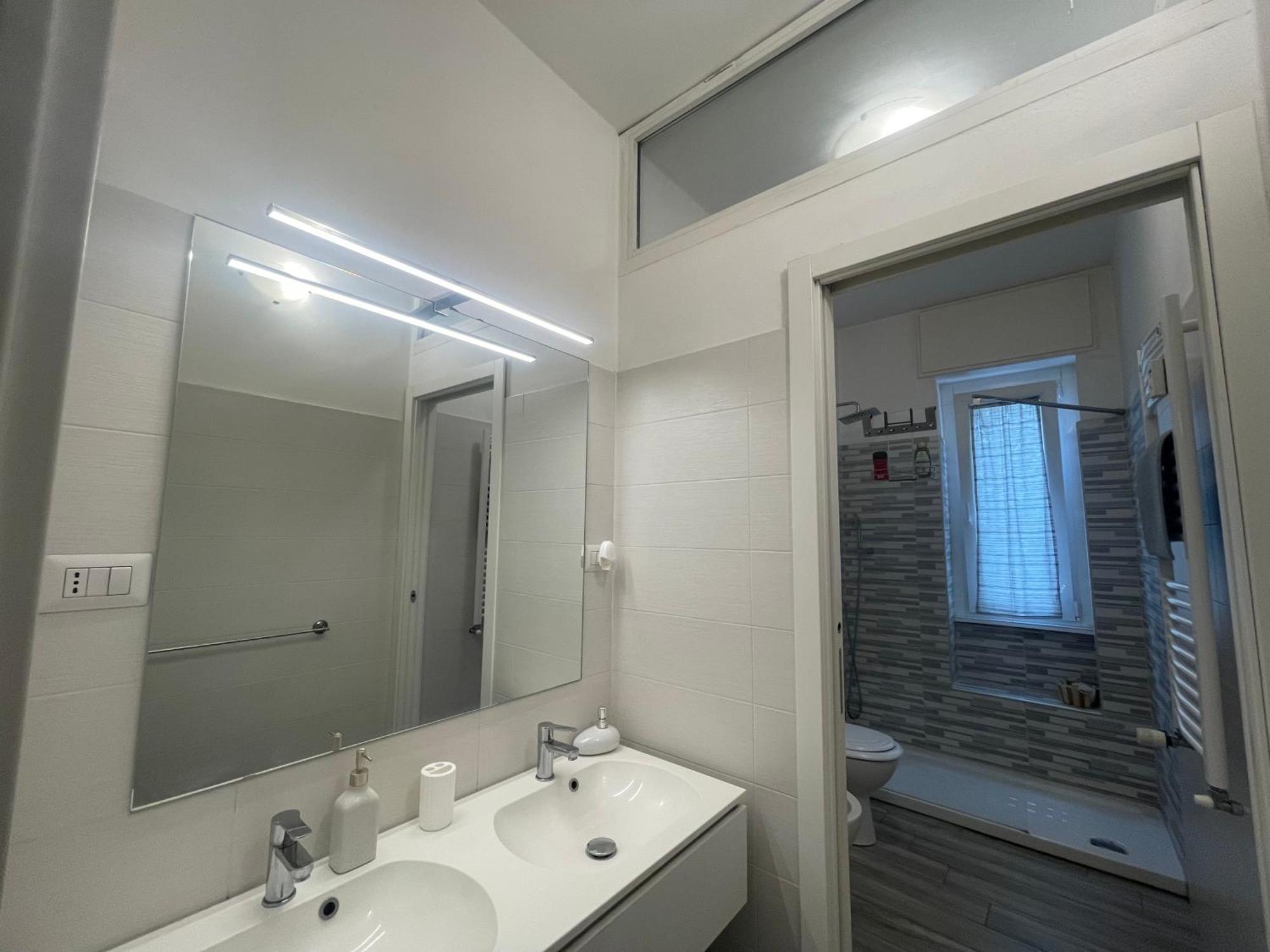 Gardone - Ampio Con 2 Da Letto - Comodo Per Duomo! Appartement Milaan